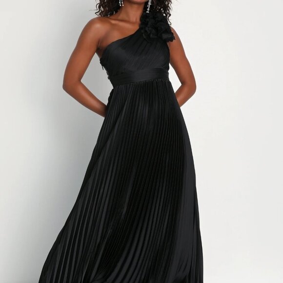 Lulus Radiant Affair Black Satin Pleated One-shoulder Maxi Dress - Size M - Picture 1 of 2